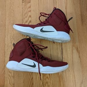 nike hyperdunk maroon